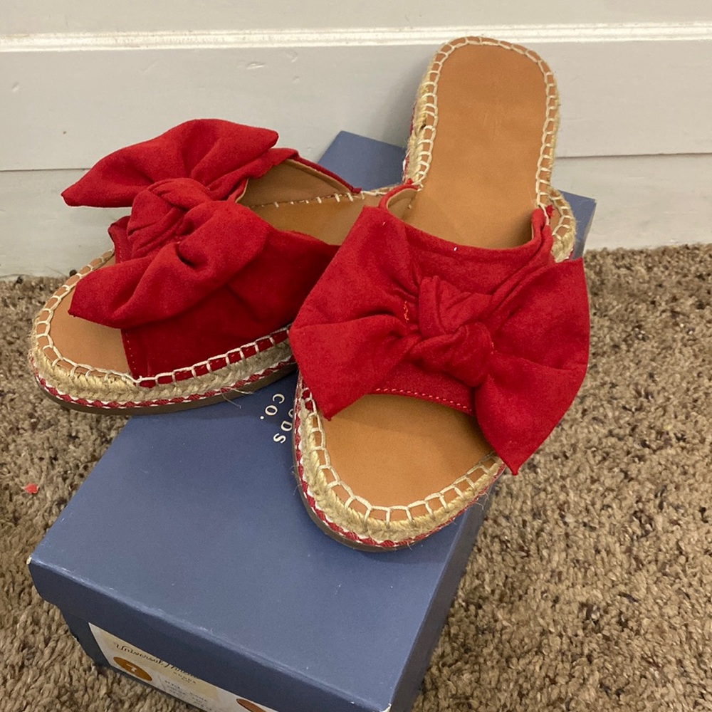 Universal Thread espadrille slides with red bow detail size 7